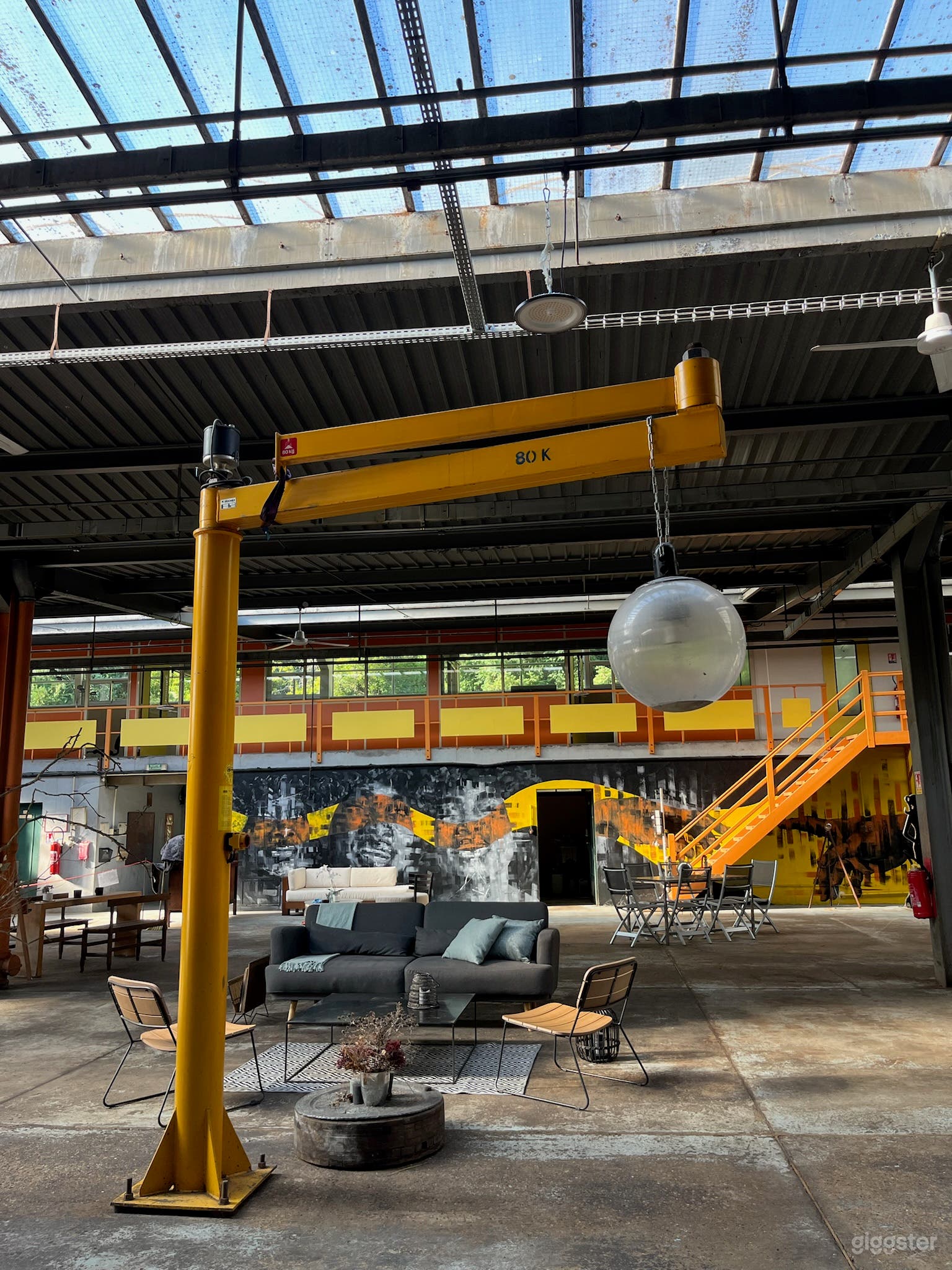 Friche industrielle de 3 800m² à moins d'une heure de Paris Photo 3