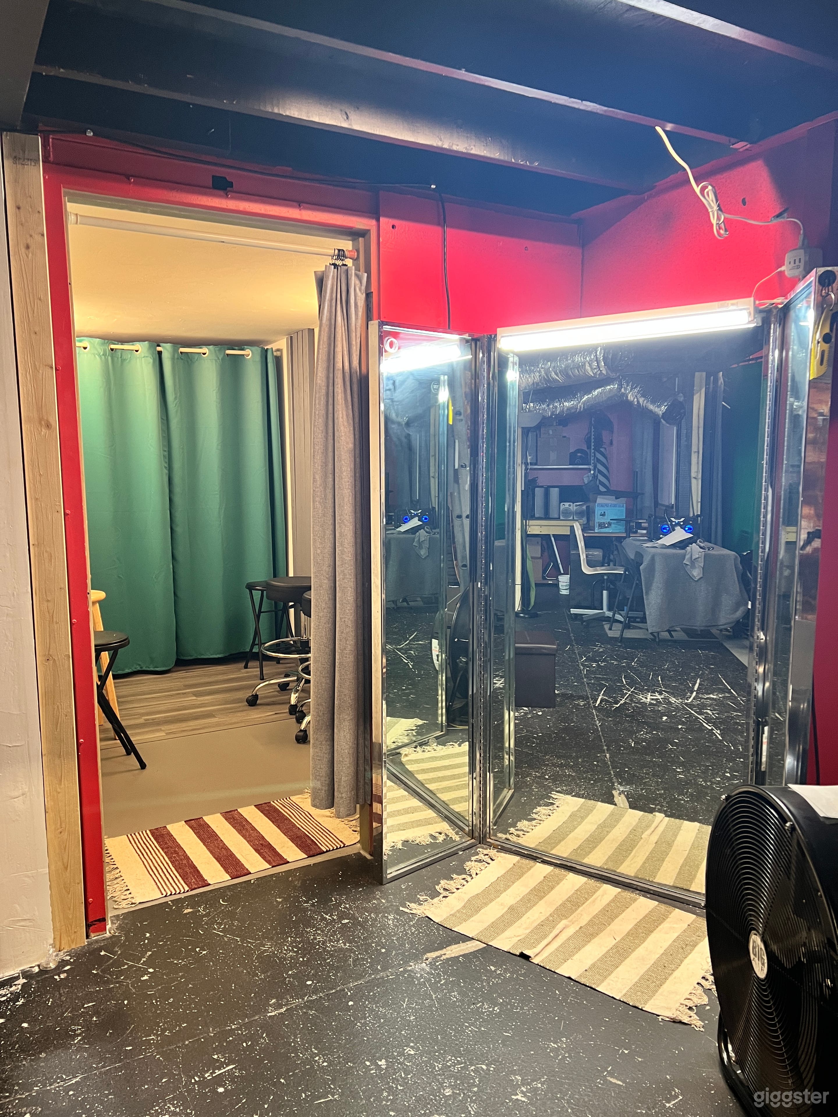 Dressing room tri-mirror