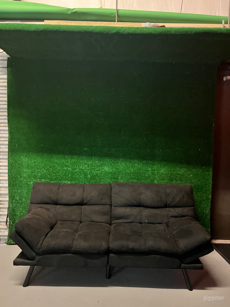  Faux grass backdriop 