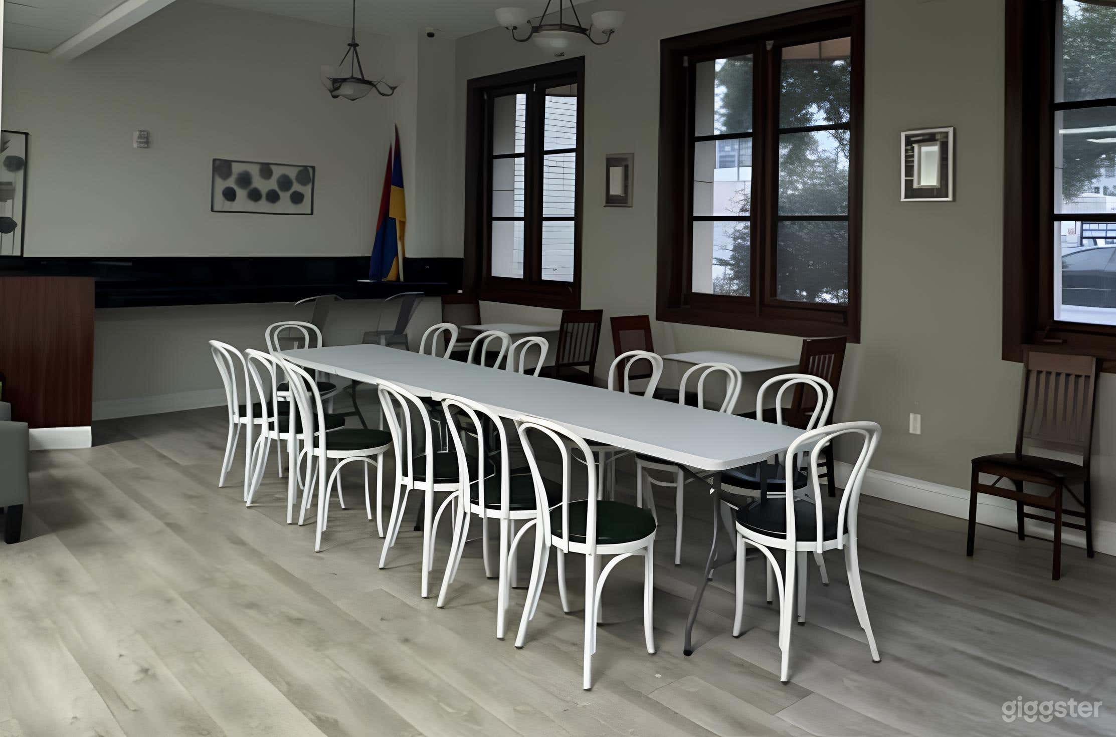 Meeting Room with Glass Panel for Productions Photo 4