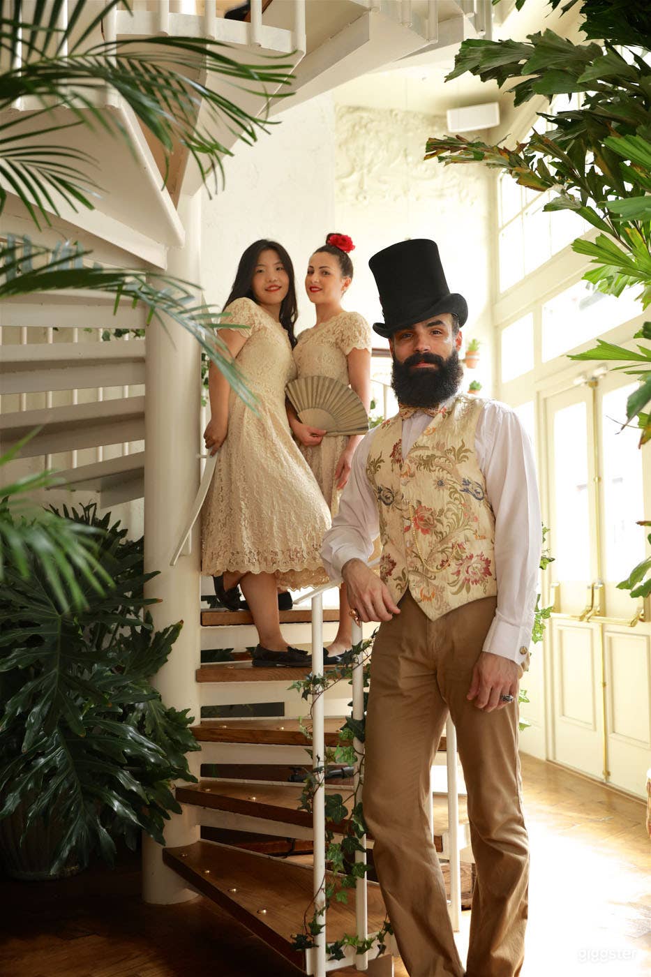 Ground Floor Botanical Venue with Flower and Plants Photo 2