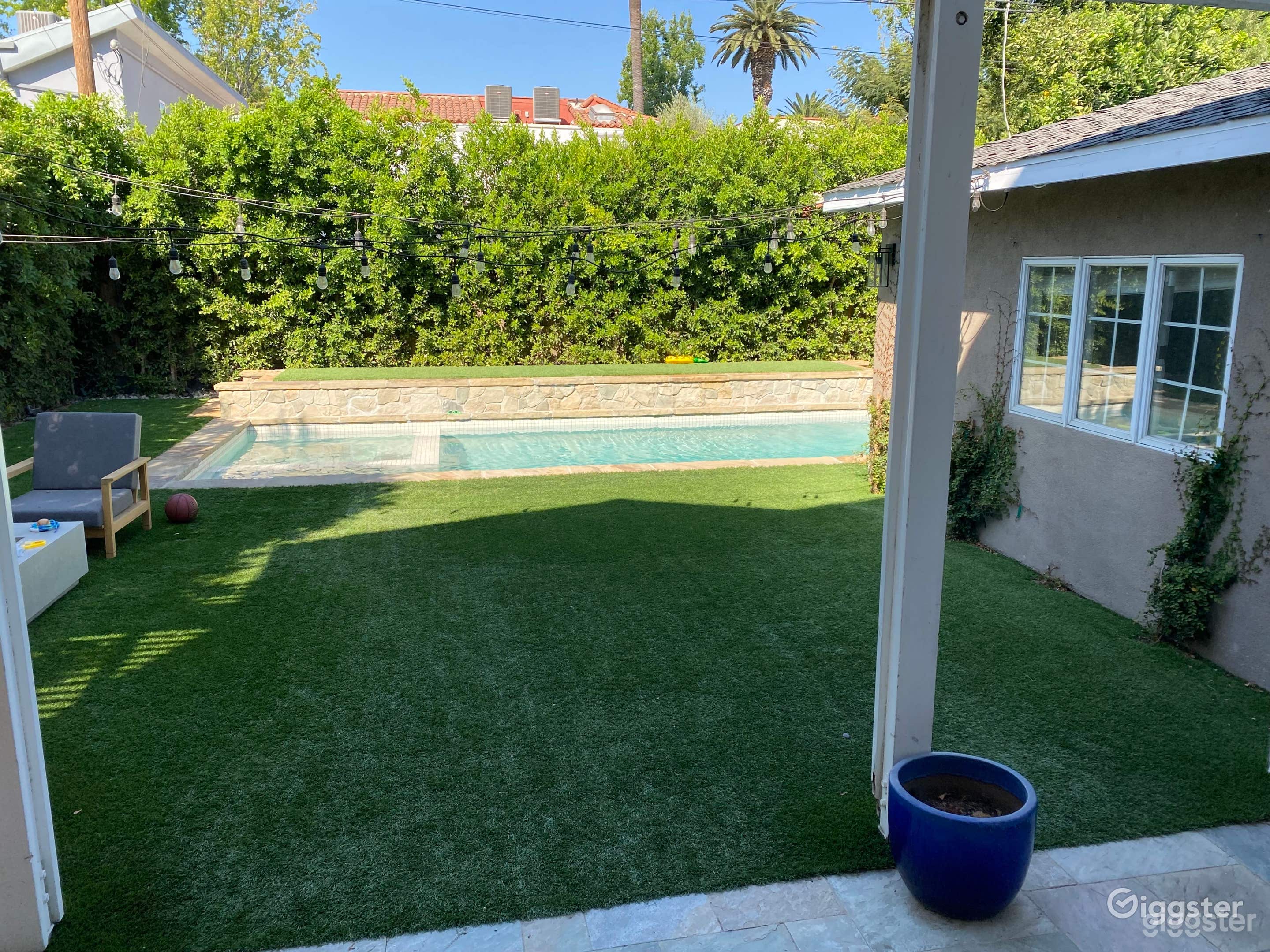 A secluded gorgeous backyard  pool in Studio City Photo 3