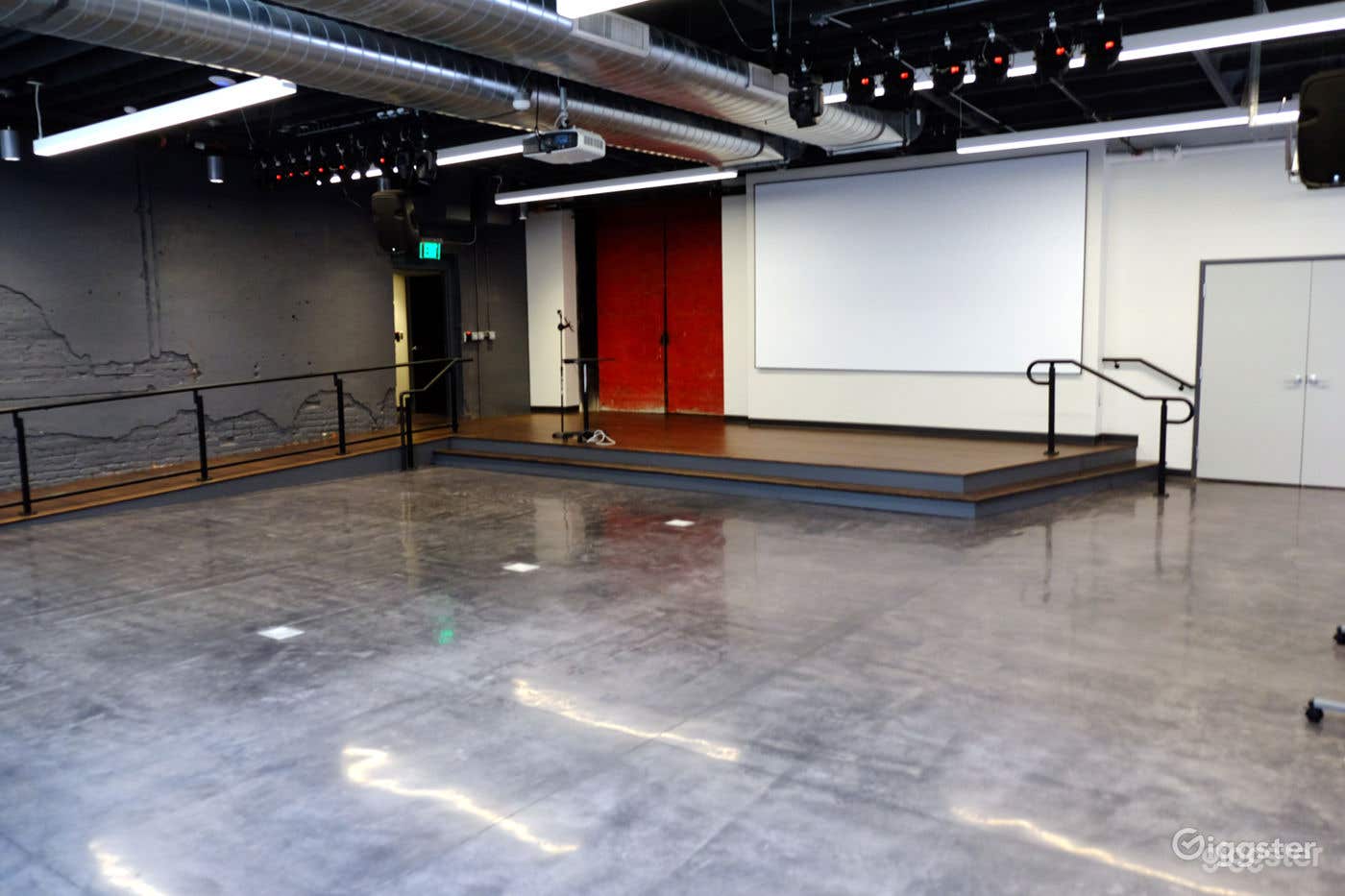 Event Space - Multifunctional Spacious Studio Photo 2