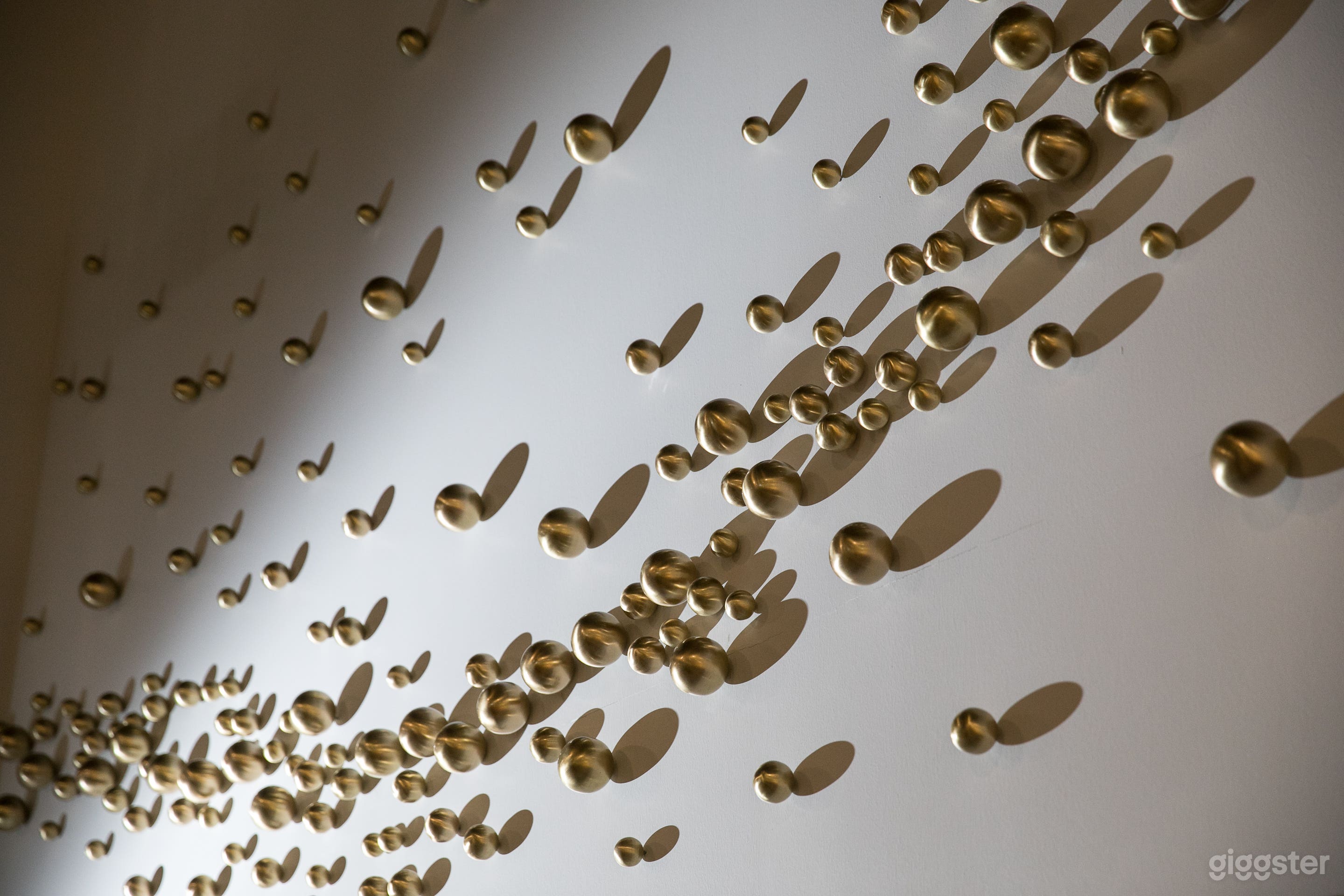 Modern Cafe with natural light &amp; outdoor space Photo 4