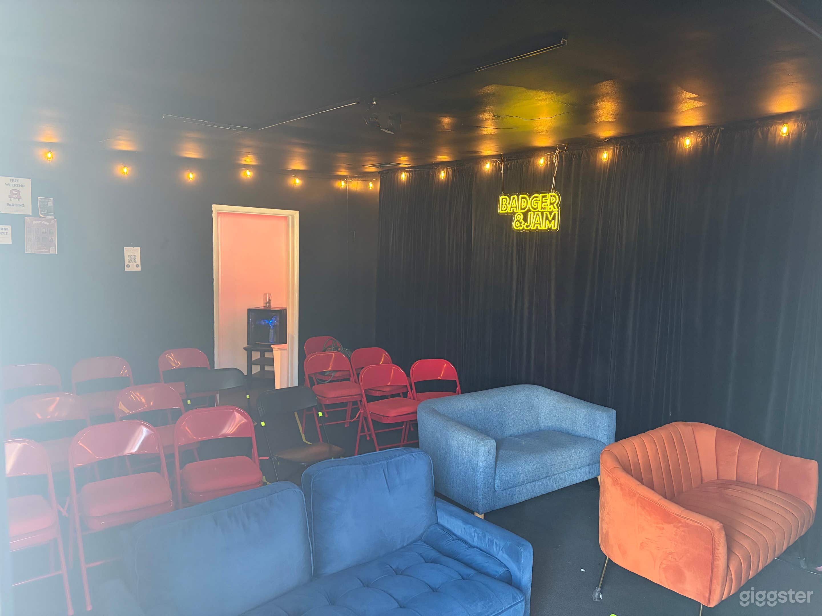 Fun comedy club theatre for filming, classes, shows Photo 4