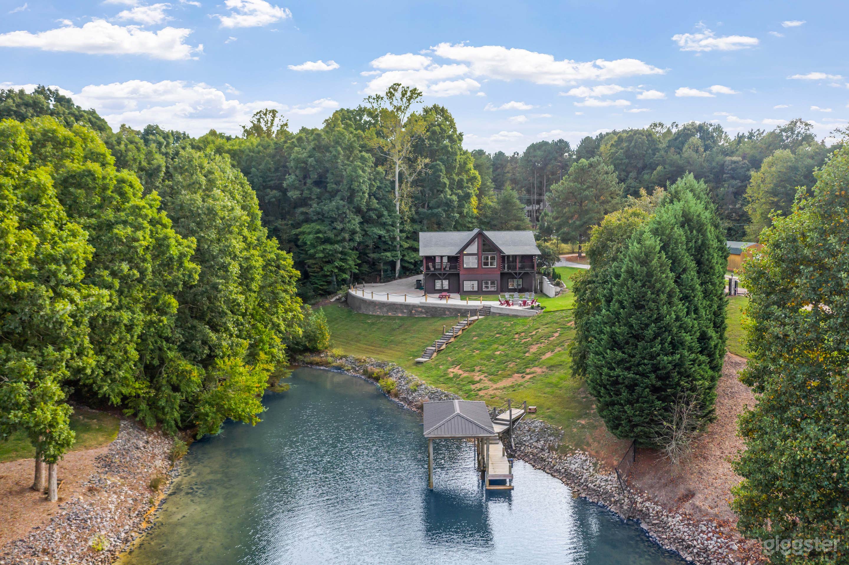 AMAZING WATERFRONT CABIN ON LAKE NORMAN Photo 2
