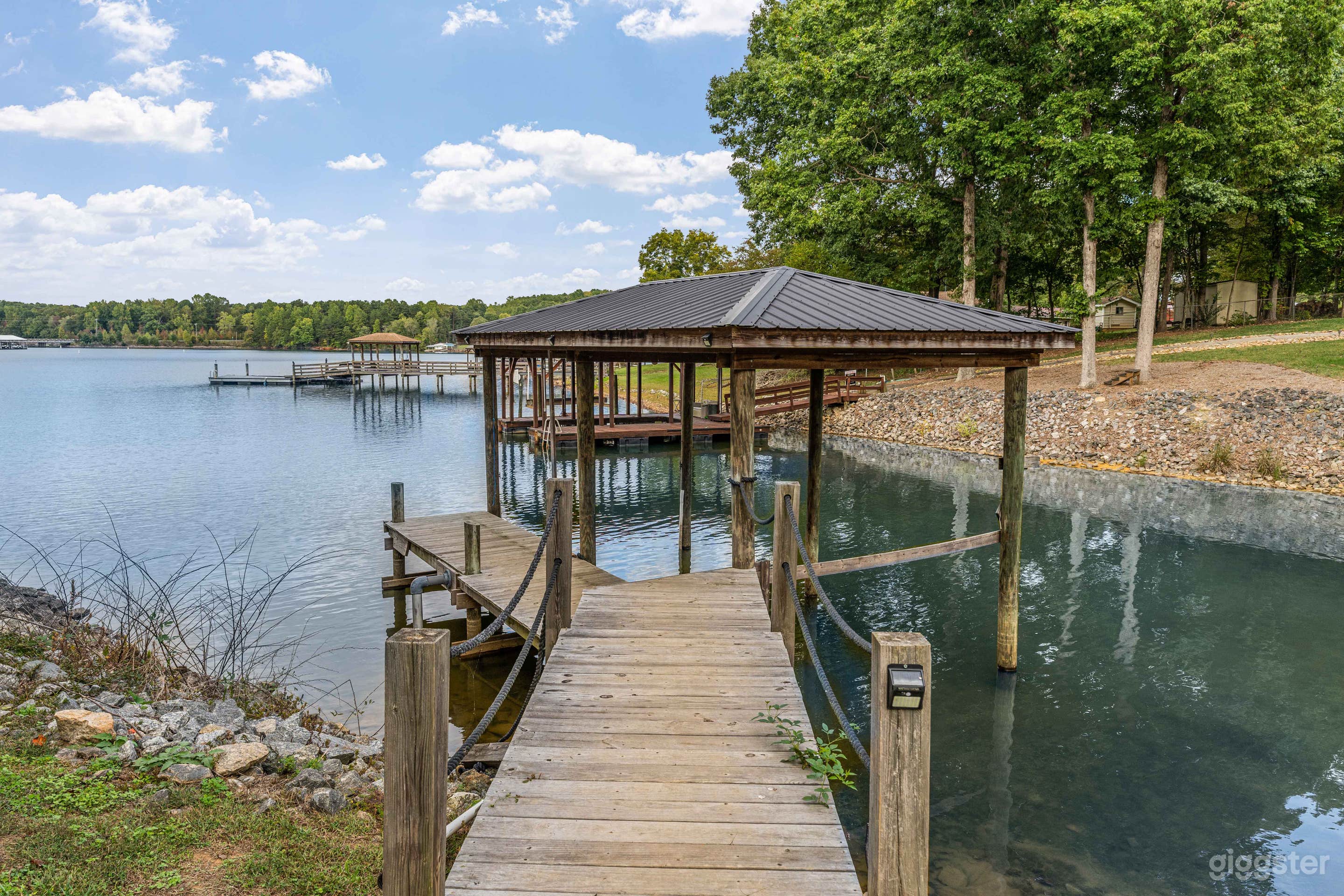 AMAZING WATERFRONT CABIN ON LAKE NORMAN Photo 4