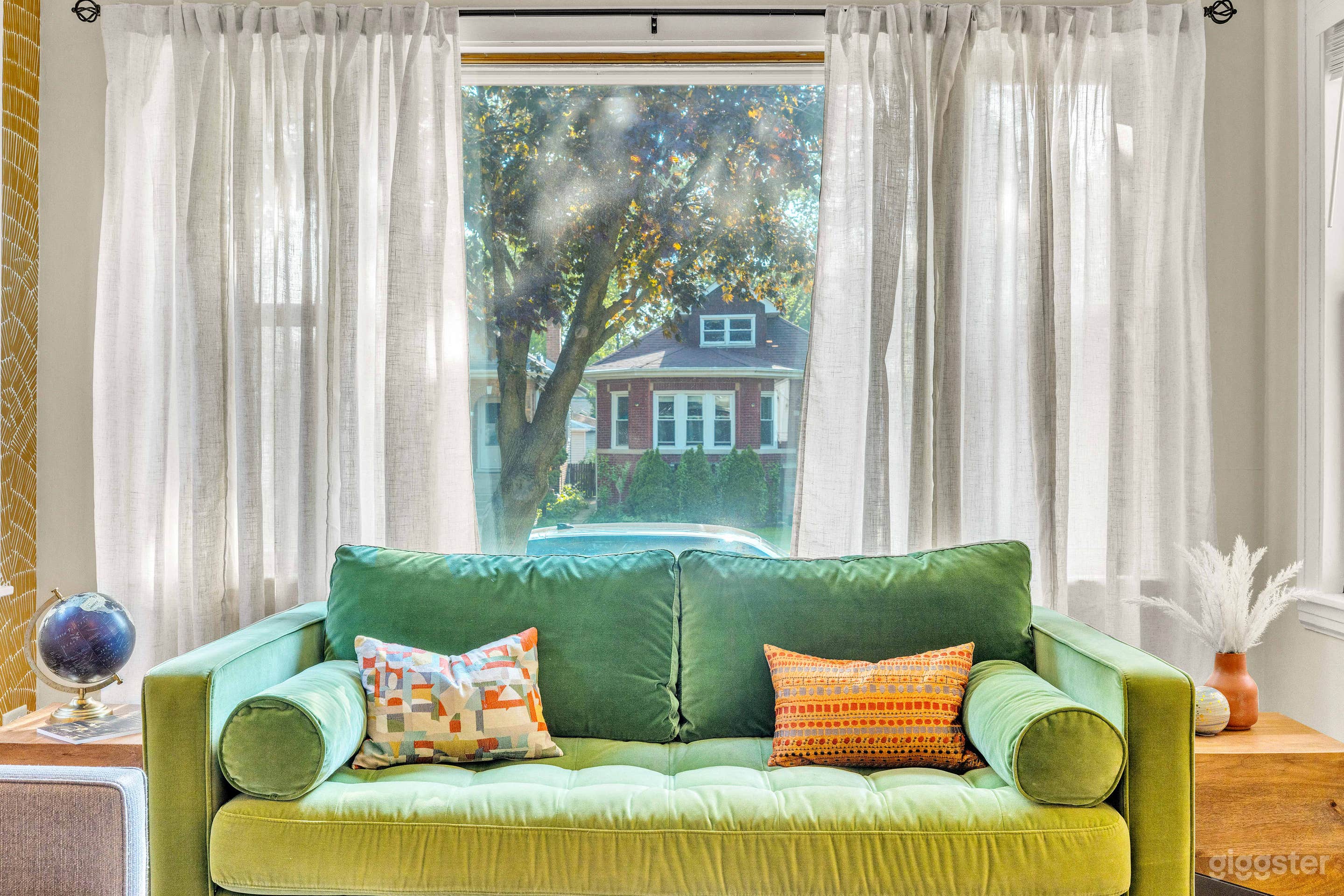 Charming & Stylish Brick Home Photo 4