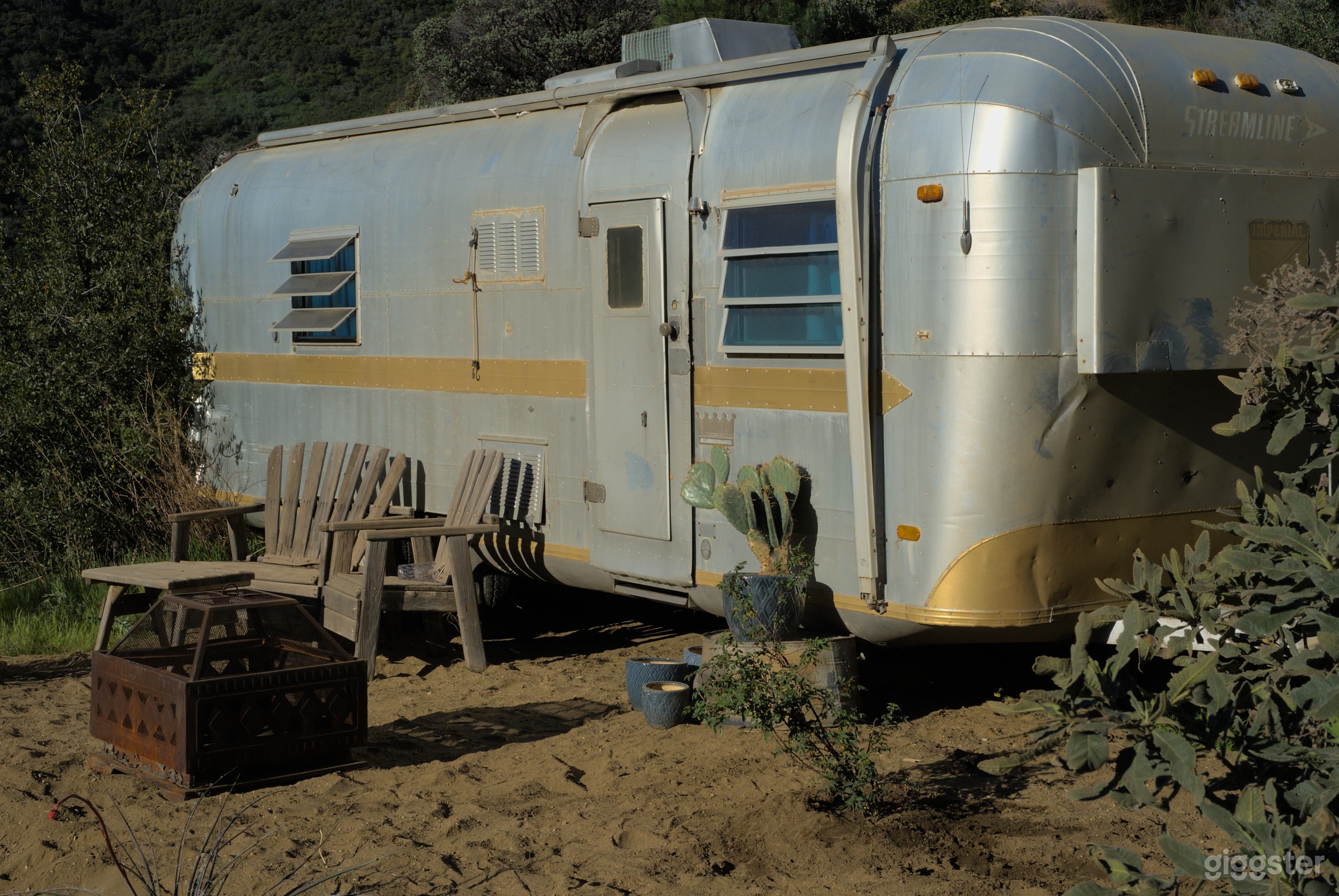Vintage Streamline Imperial Trailer on High Desert Ranch Photo 4