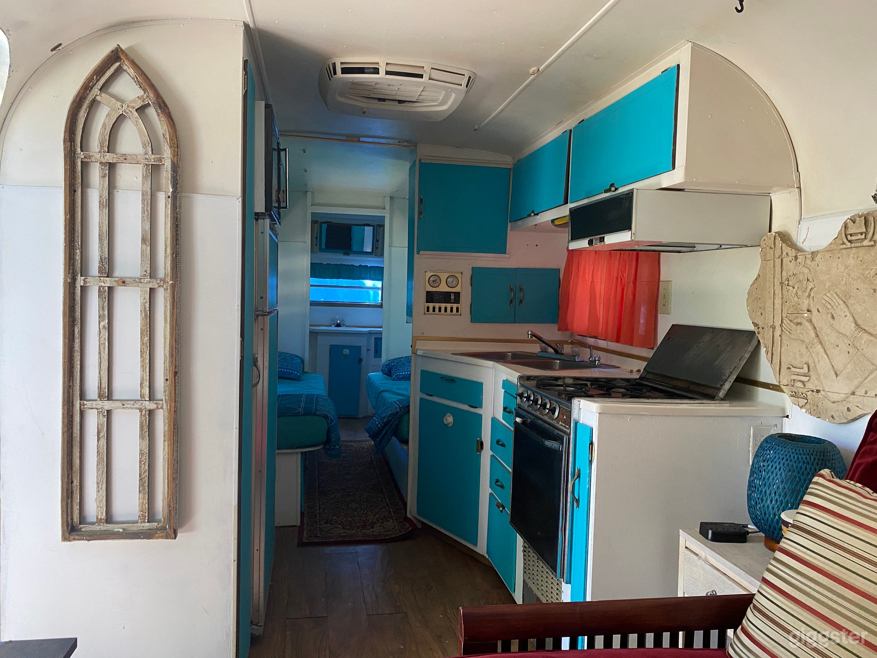 Vintage Streamline Imperial Trailer on High Desert Ranch Photo 3