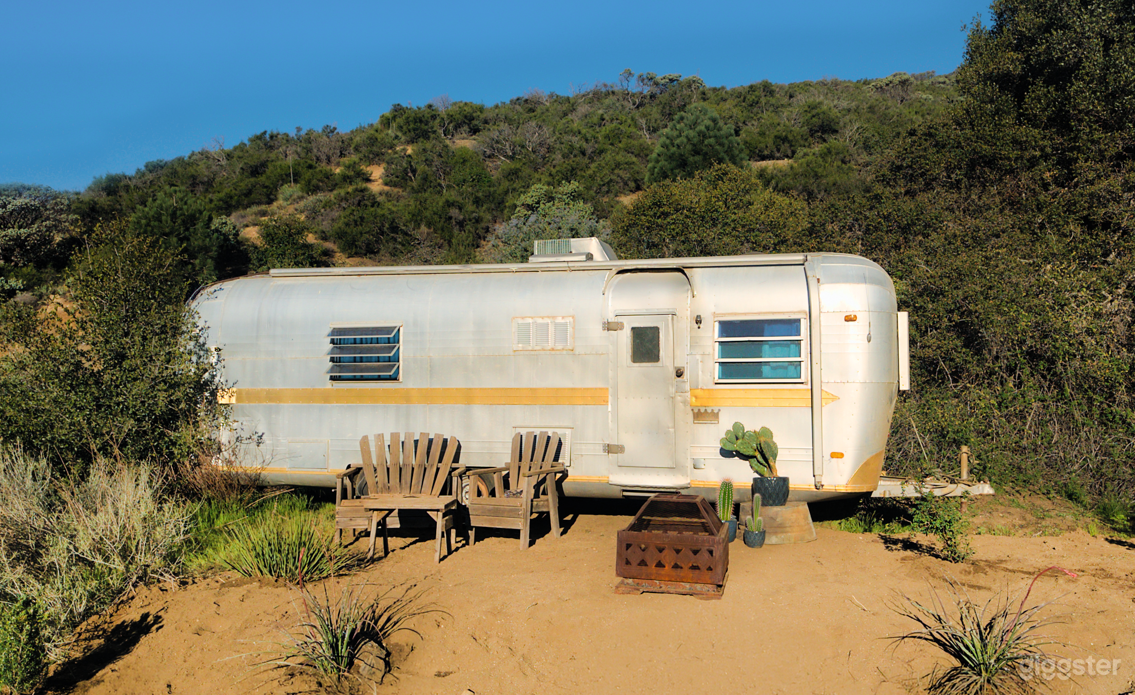 Vintage Streamline Imperial Trailer on High Desert Ranch Photo 3
