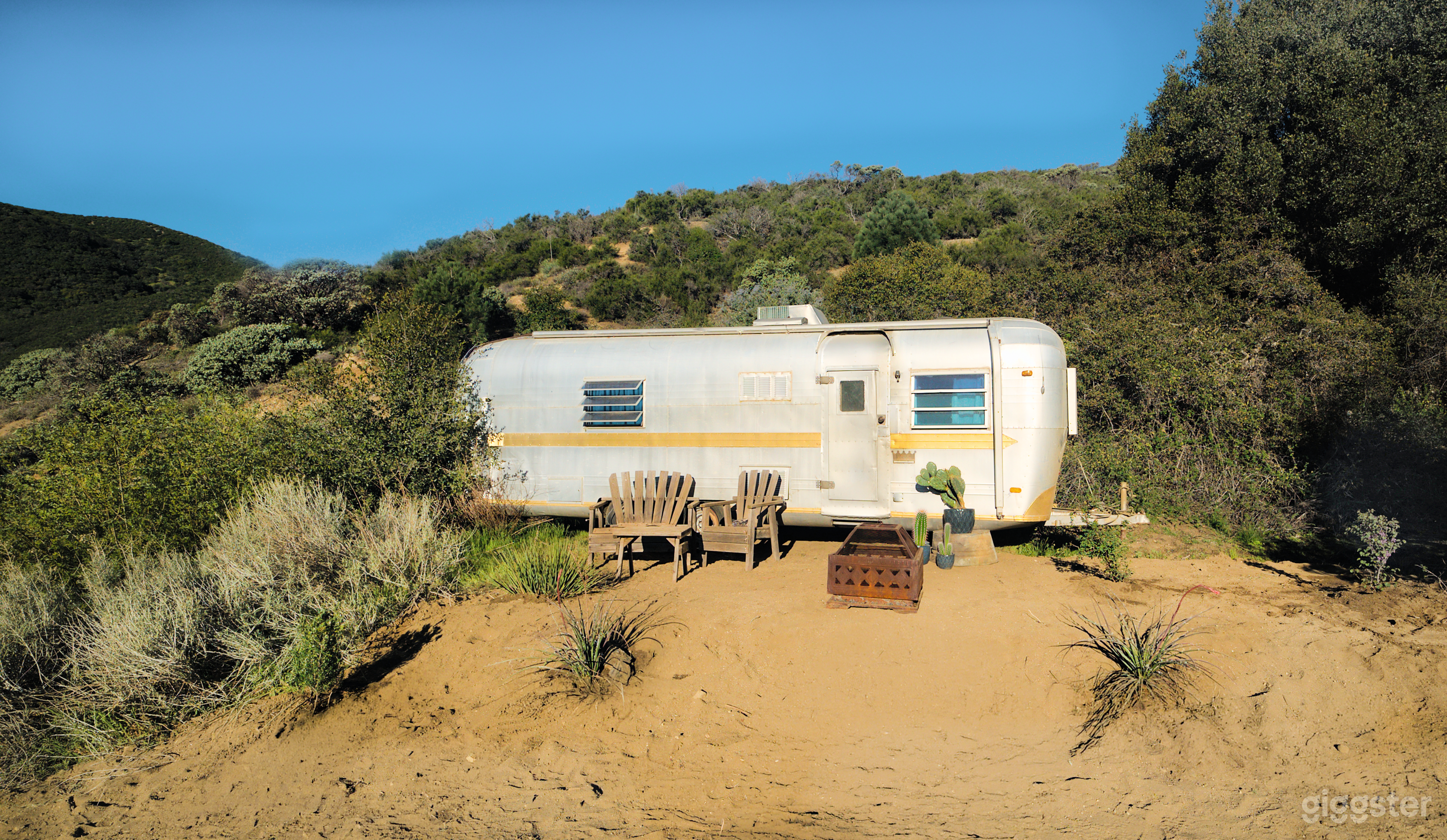 Vintage Streamline Imperial Trailer on High Desert Ranch Photo 2