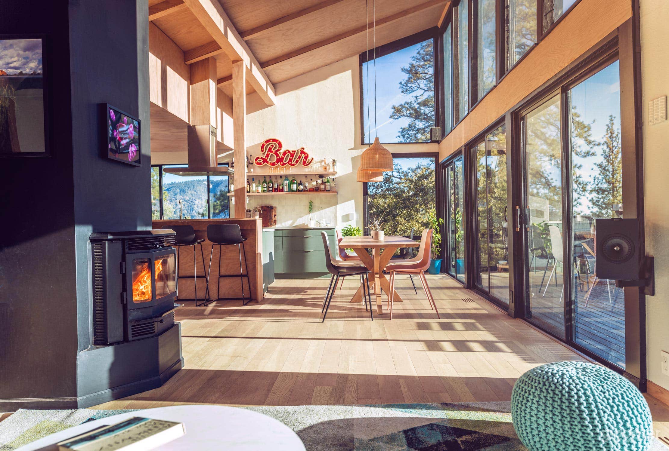 Spectacular Designer Treehouse with Mountain Views Photo 1