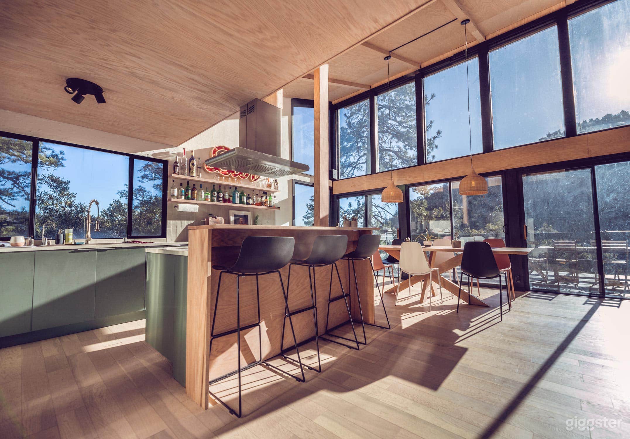 Spectacular Designer Treehouse with Mountain Views Photo 2