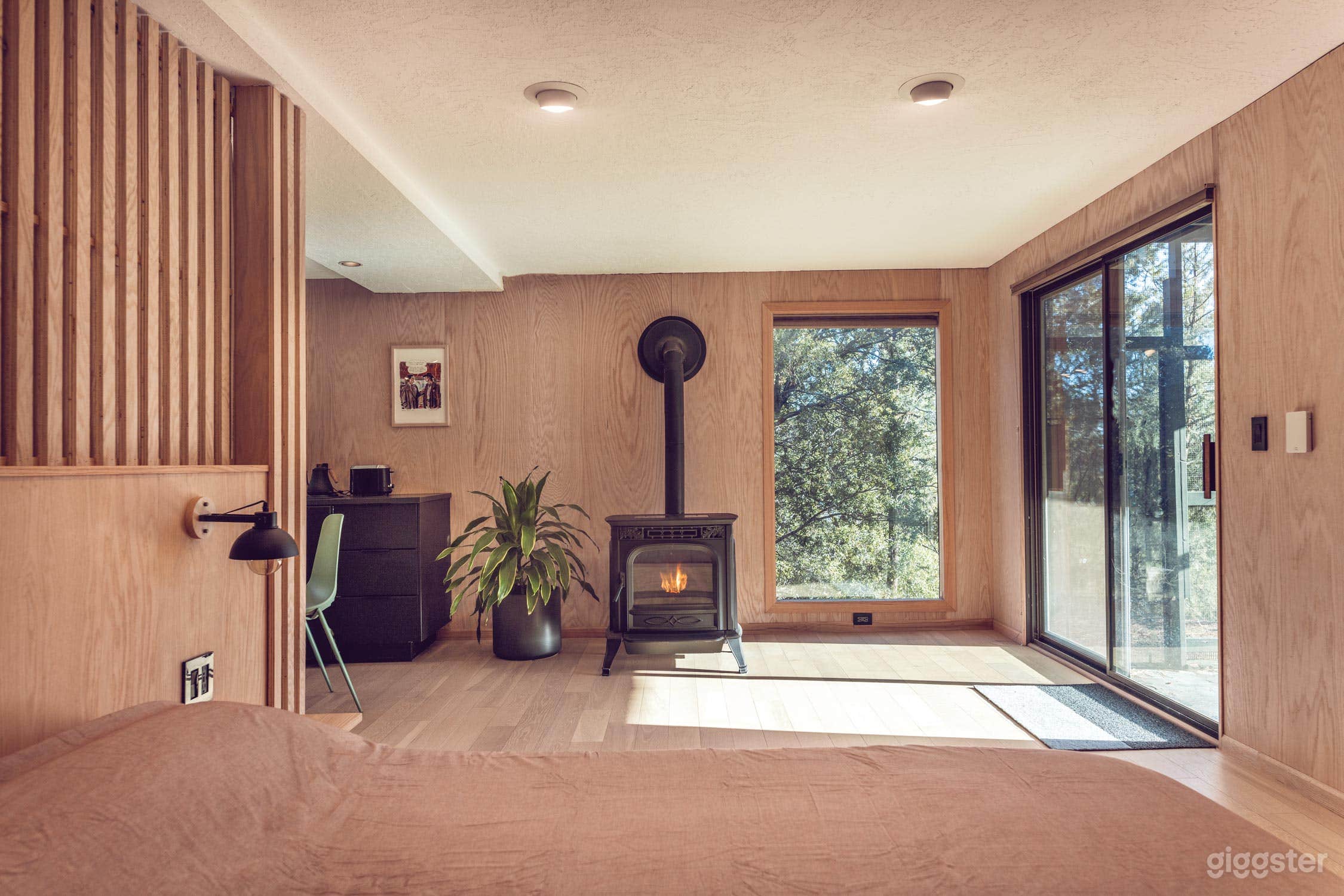 Spectacular Designer Treehouse with Mountain Views Photo 4