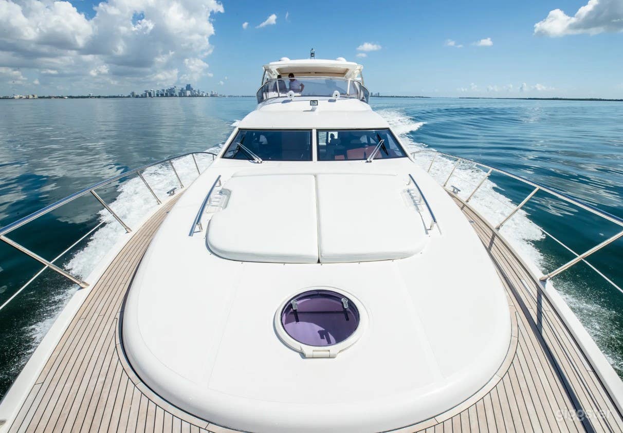 Azimut 70' Exquisite Yacht Photo 2