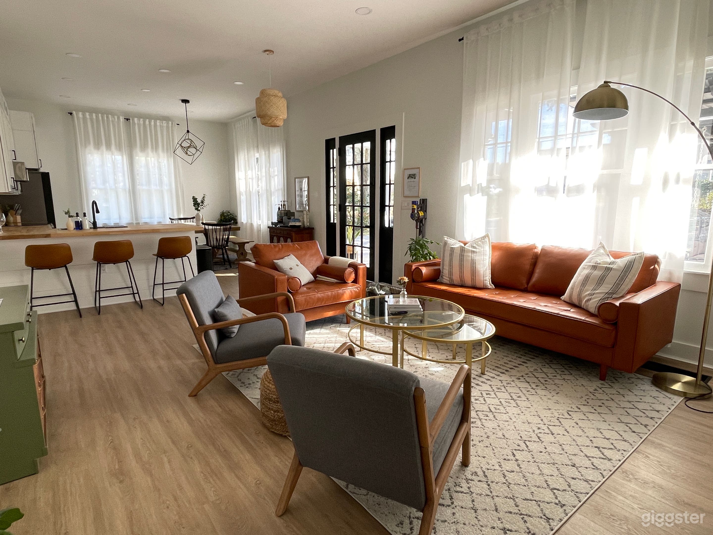 Charming Dutch colonial Home Photo 1