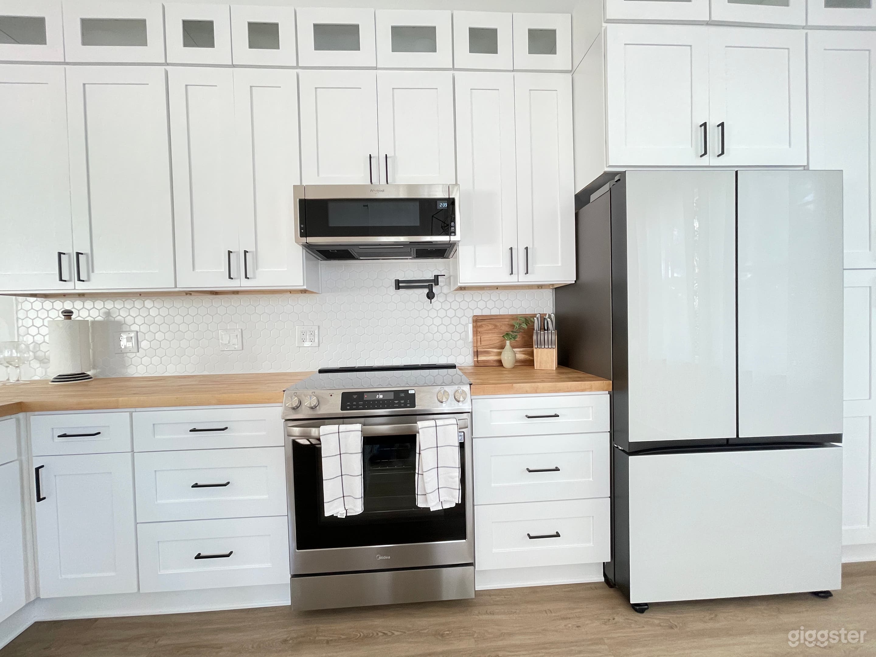 Charming Dutch colonial Home Photo 4