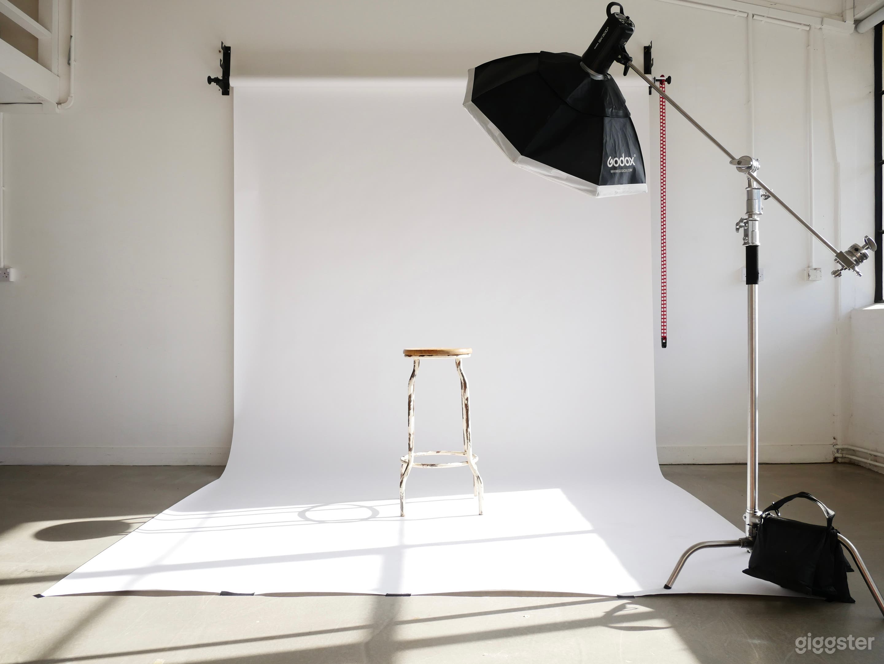 Versatile Creative Photography Studio - All kit included Photo 2