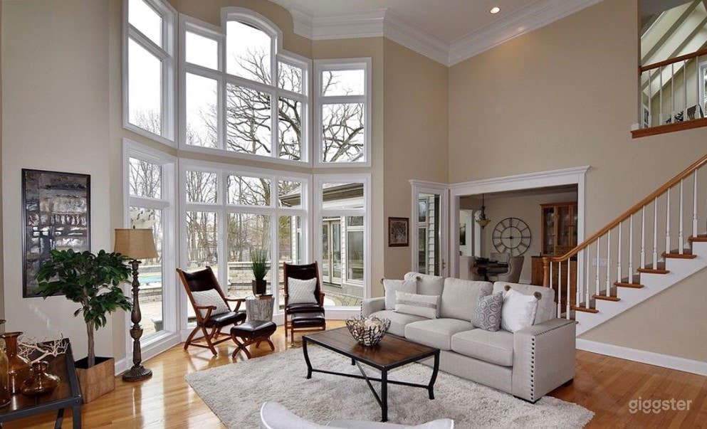 Spectacular Mansion Photo 4