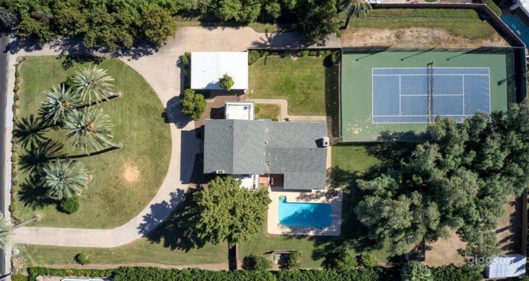  Charming & Prestigious Estate in Uptown Phoenix 