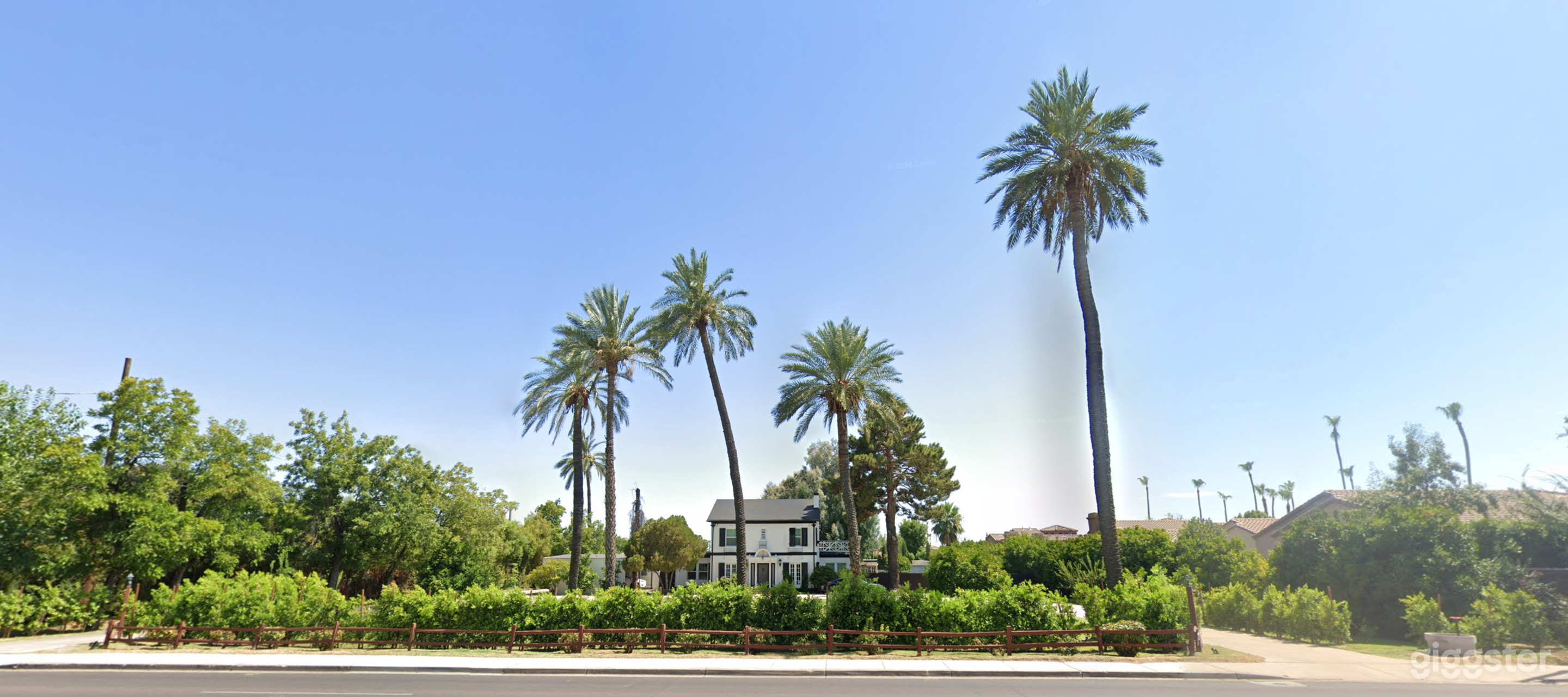 Charming &amp; Prestigious Estate in Uptown Phoenix Photo 1