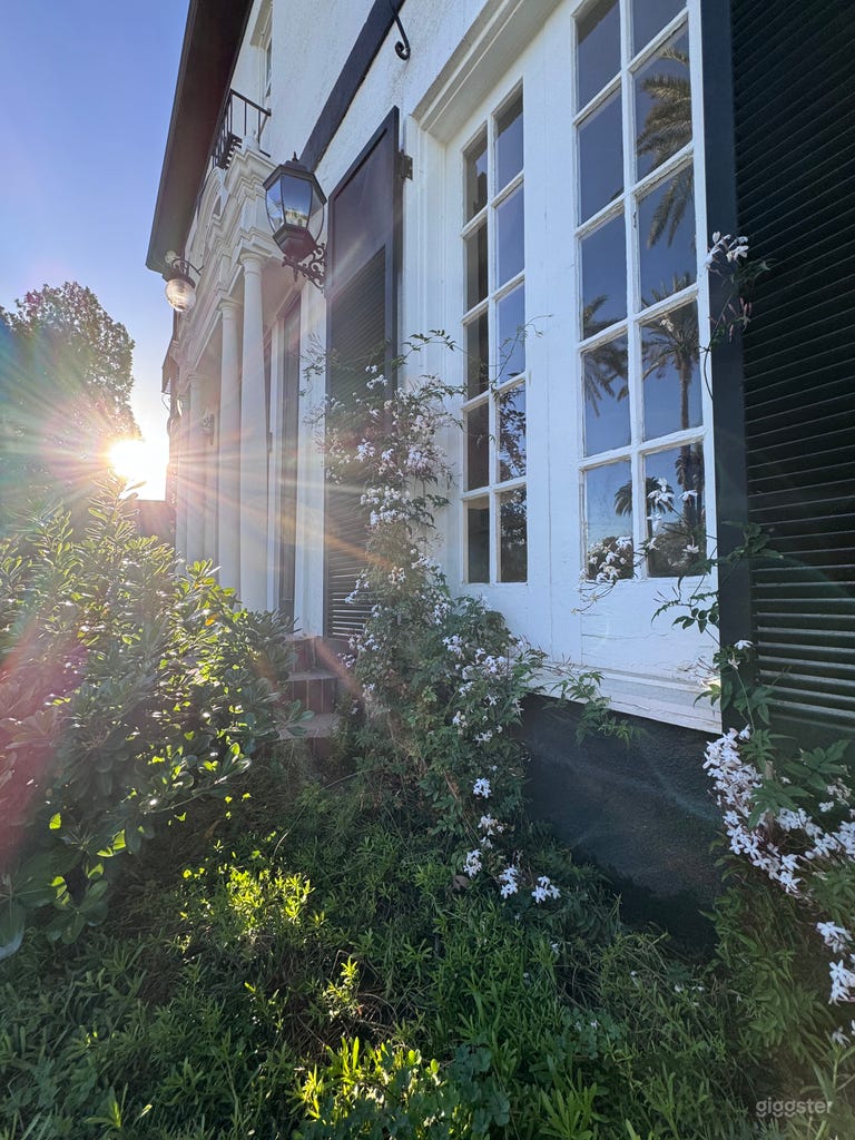  Charming & Prestigious Estate in Uptown Phoenix 