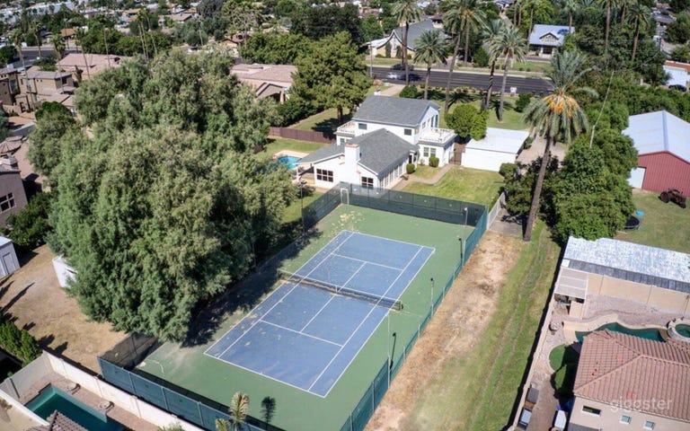  Charming & Prestigious Estate in Uptown Phoenix 