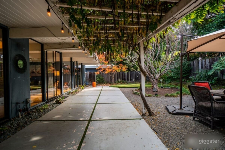  Modern Backyard  for Filming & Gatherings 