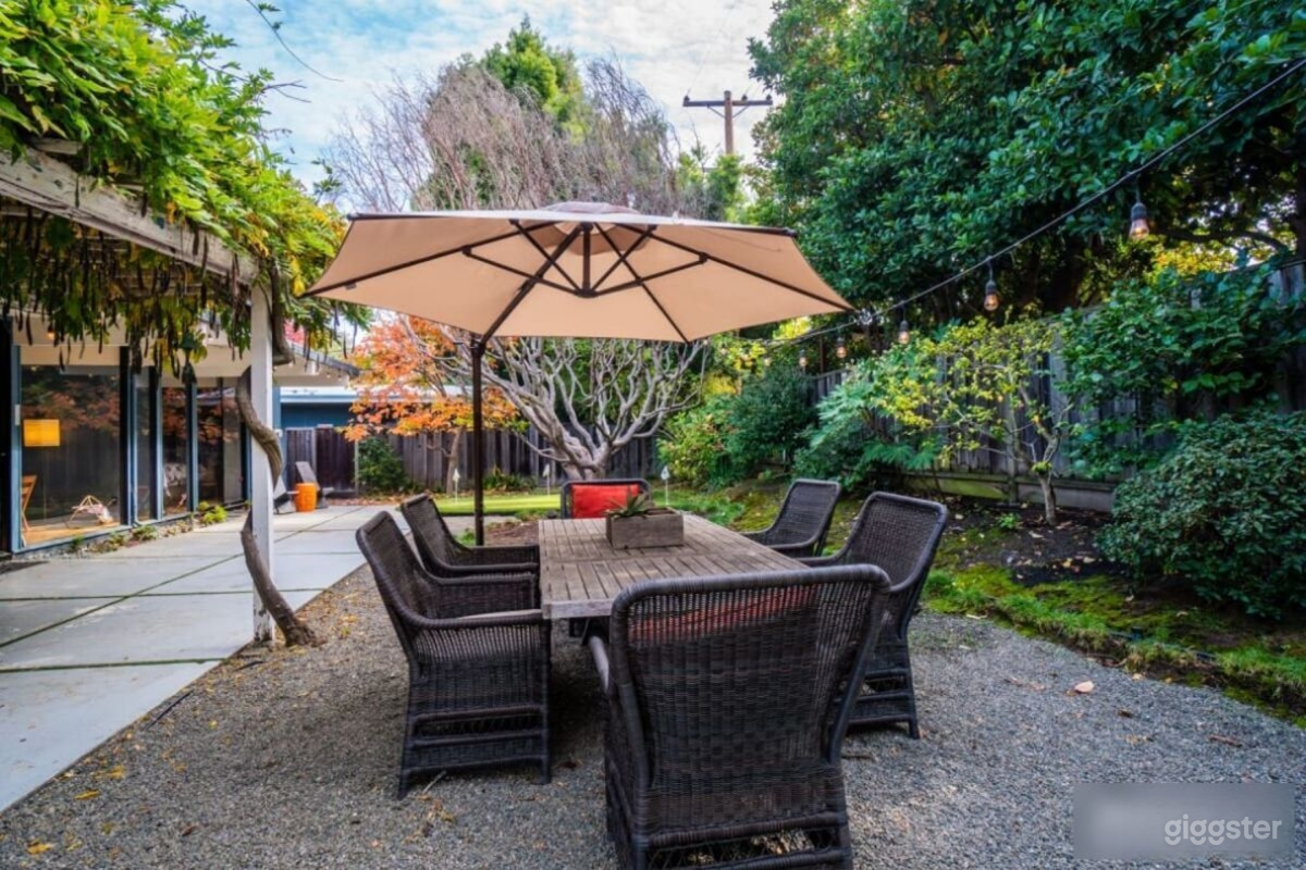 Modern Backyard  for Filming &amp; Gatherings Photo 4