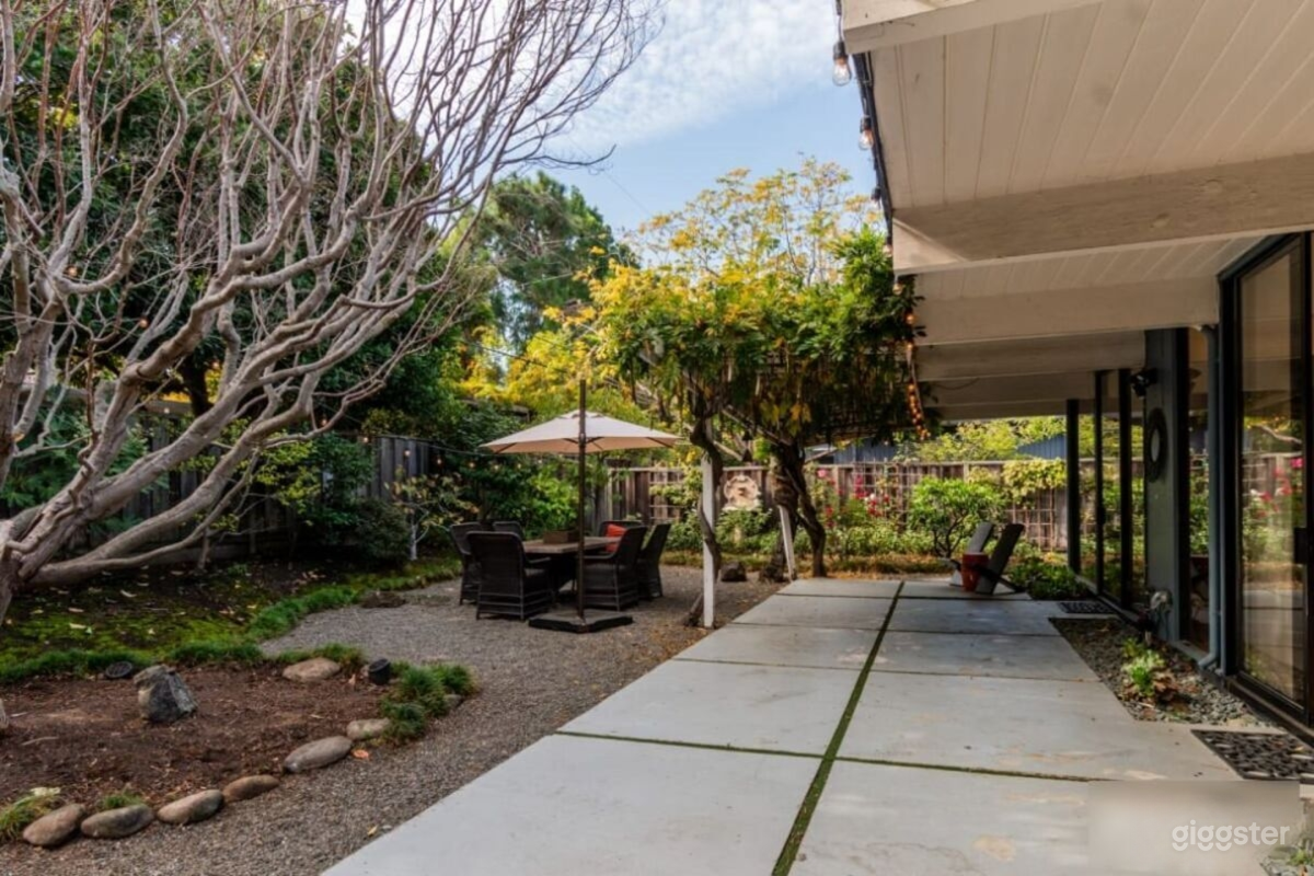 Modern Backyard  for Filming &amp; Gatherings Photo 3