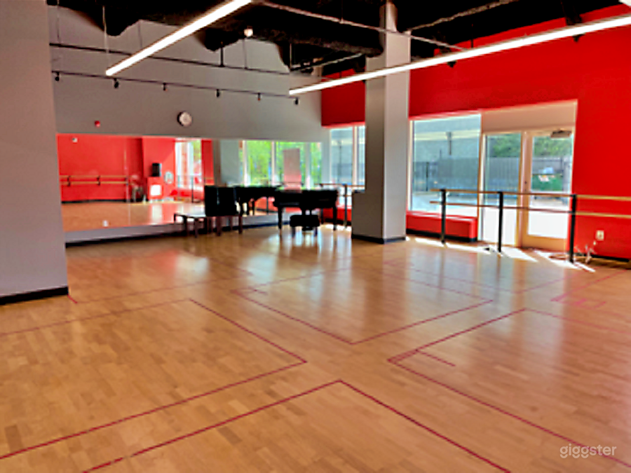 Vibrant Studio B Photo 2