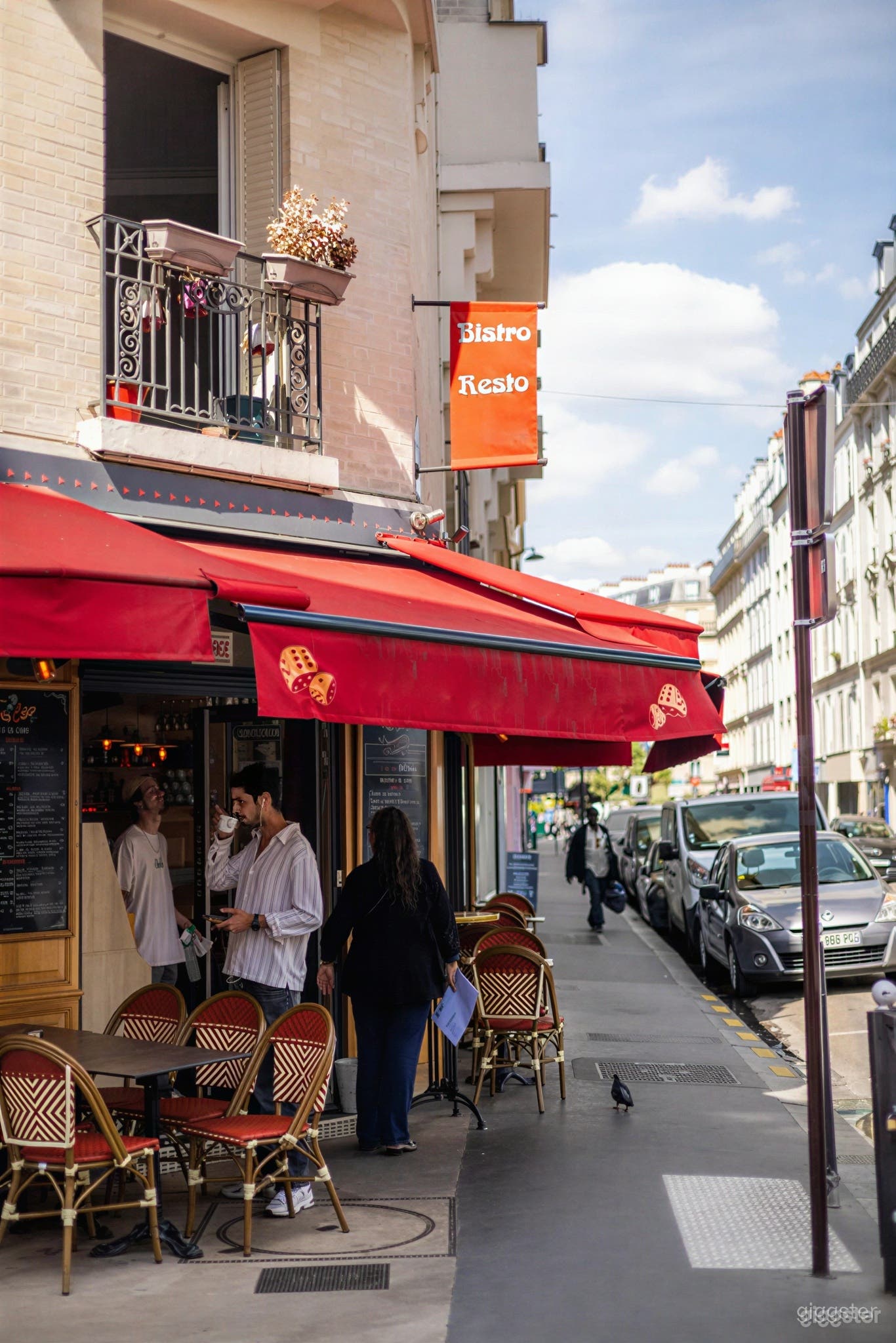 Photo de Warm restaurant in Parisian bistro style 1
