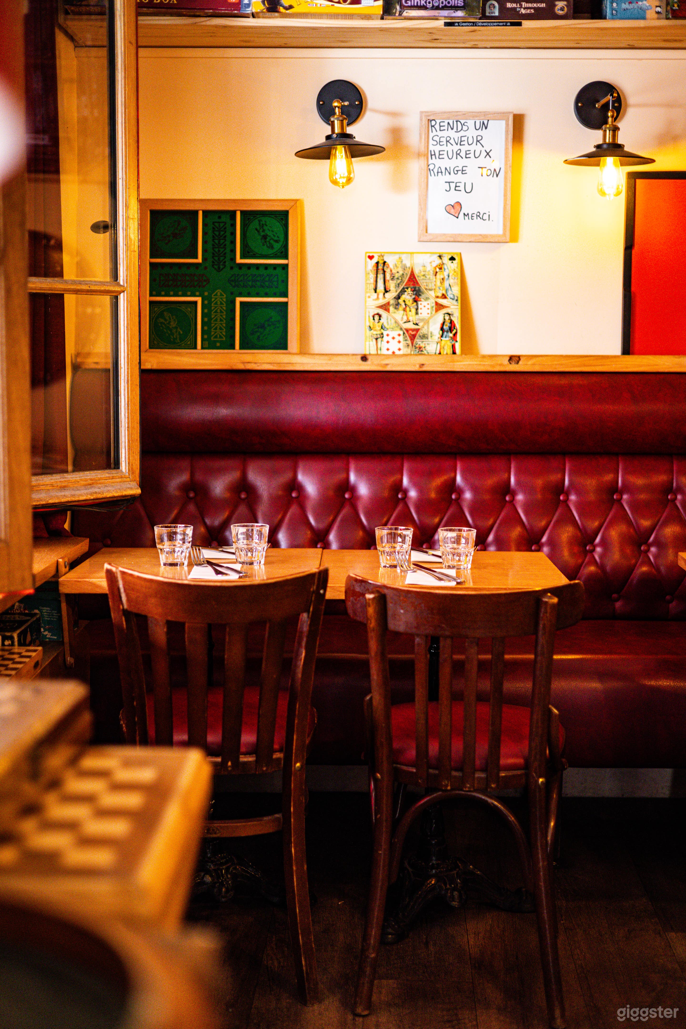 Photo de Warm restaurant in Parisian bistro style 2