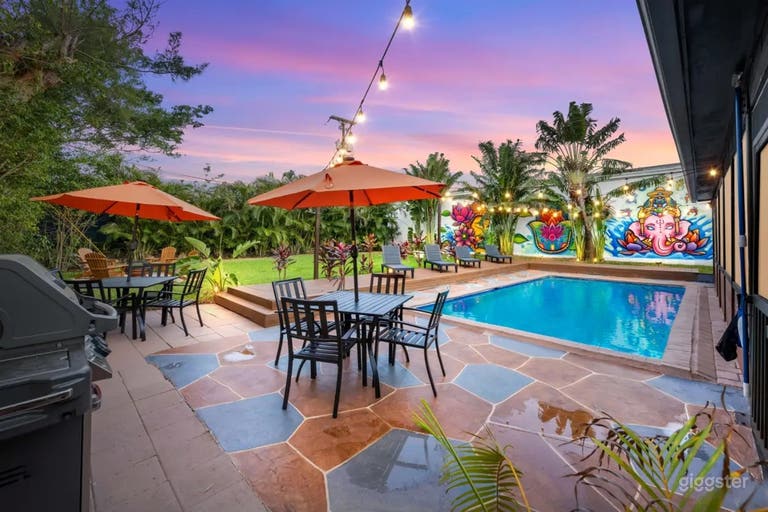  Oasis Colorée dans le Jardin Arrière avec Piscine, Fresques Murales & Espaces Lounge 