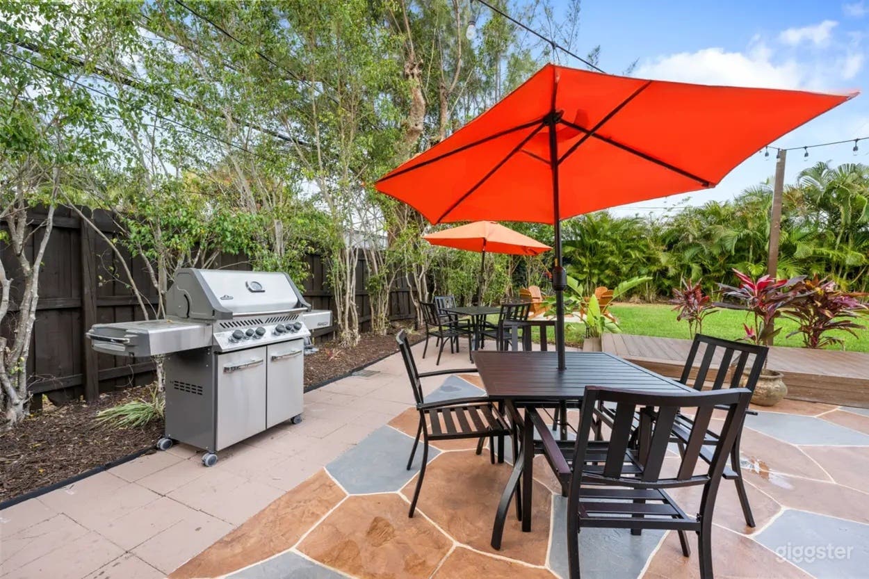 Vibrant Backyard Oasis with Pool, Art Murals & Lounge Areas Photo 4