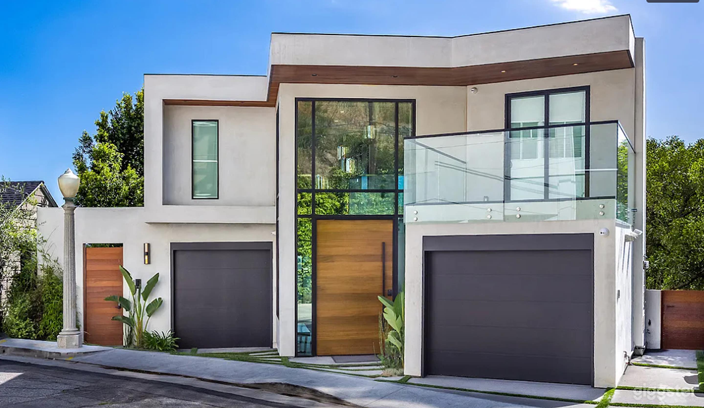 Luxury Hillside Villa with Panoramic Views, Pool & Elegance Photo 2