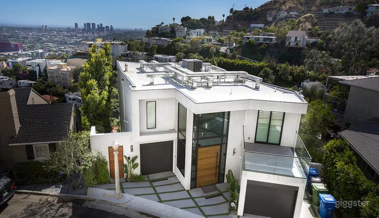  Luxury Hillside Villa with Panoramic Views, Pool & Elegance 