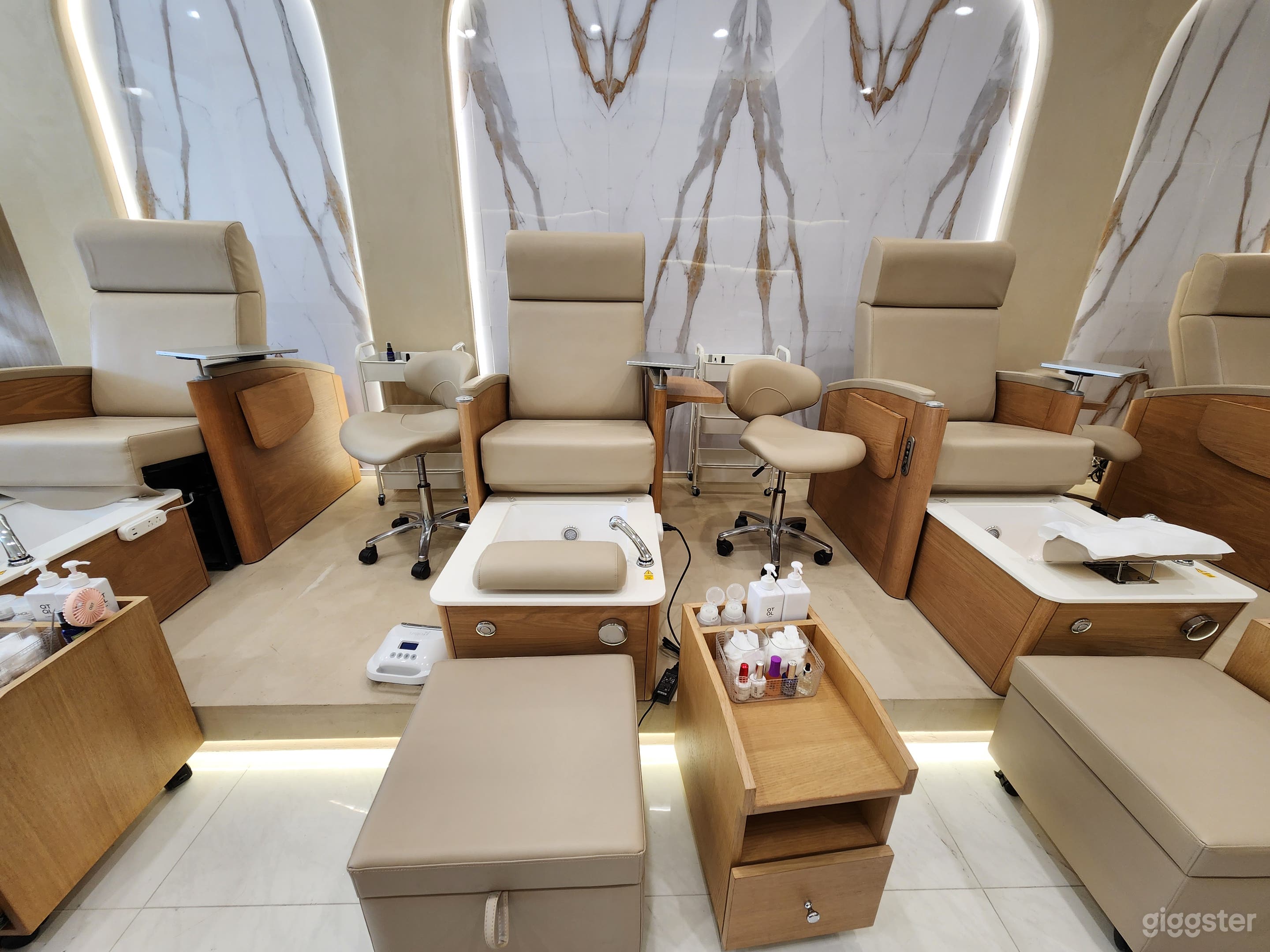 Luxury nail salon in Beverly Hills Photo 4