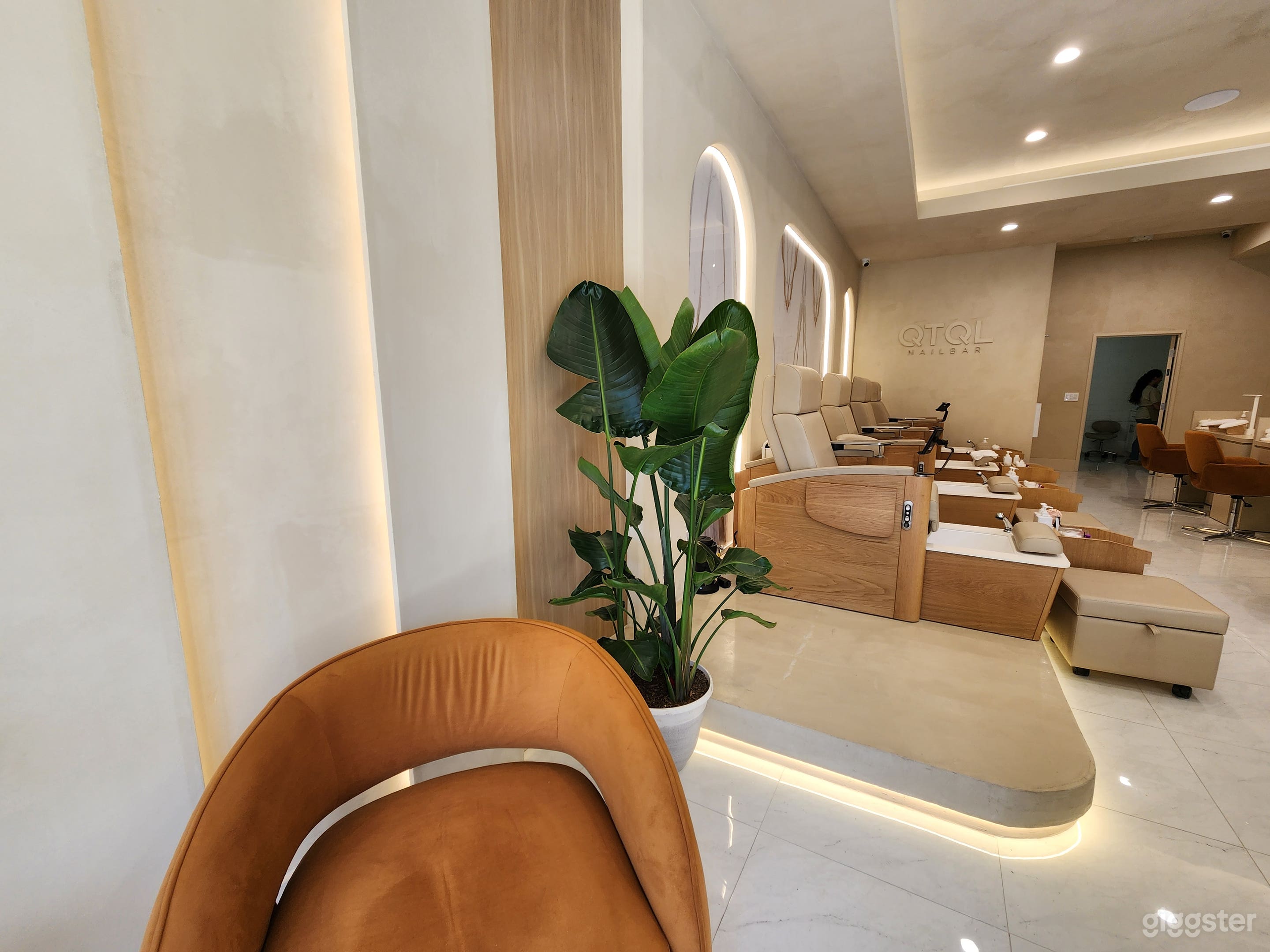 Luxury nail salon in Beverly Hills Photo 3
