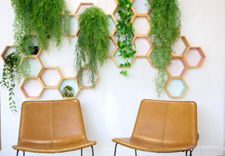  Cozy Lounge for Photo/Video Shoots + Podcasts 