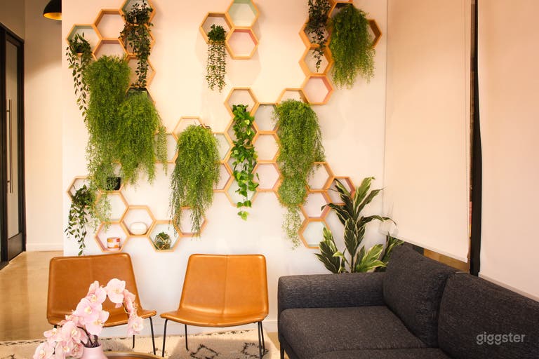  Cozy Lounge for Photo/Video Shoots + Podcasts 