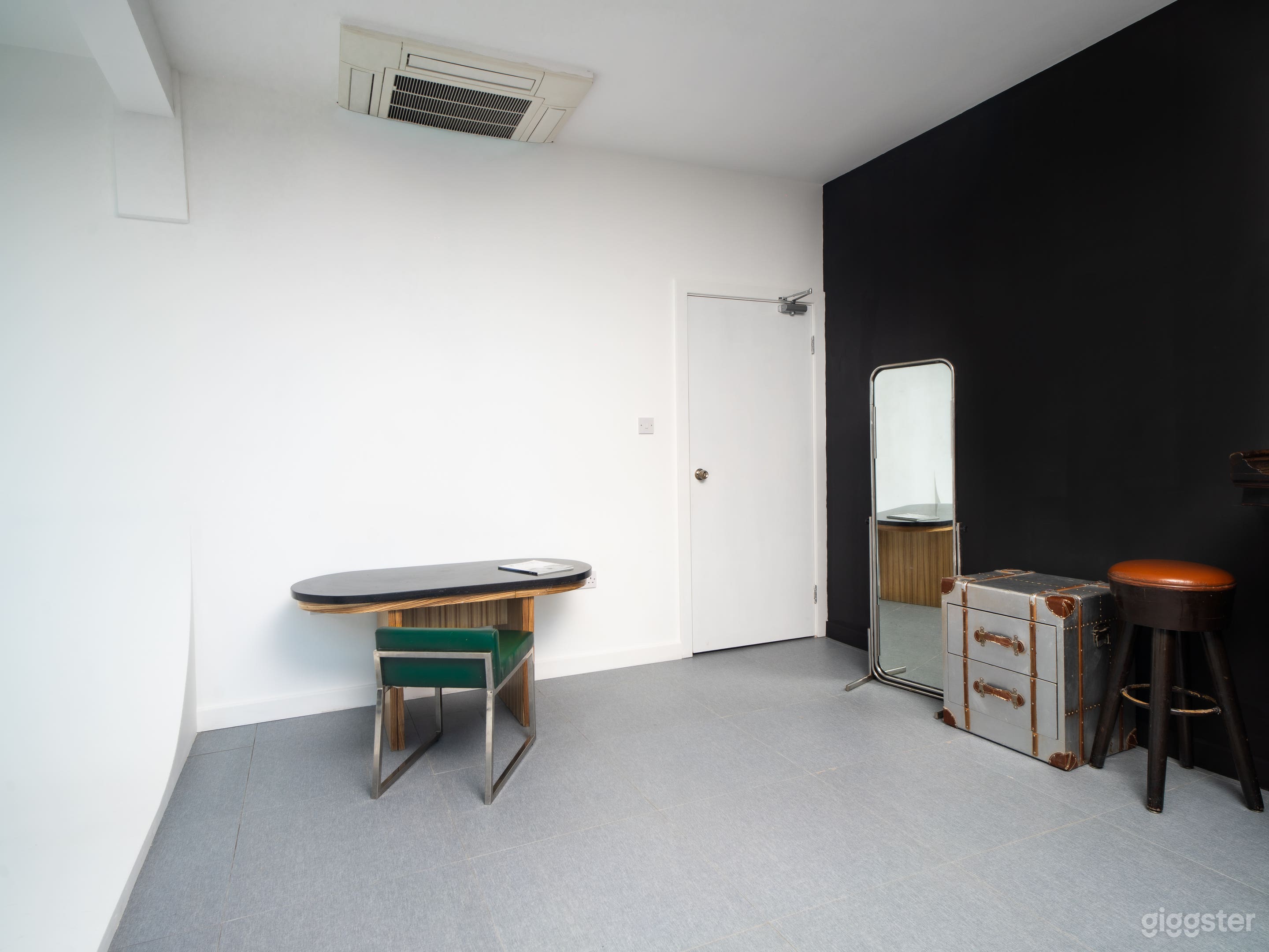 Natural Light White Cyc Studio – Studio 1 Photo 4