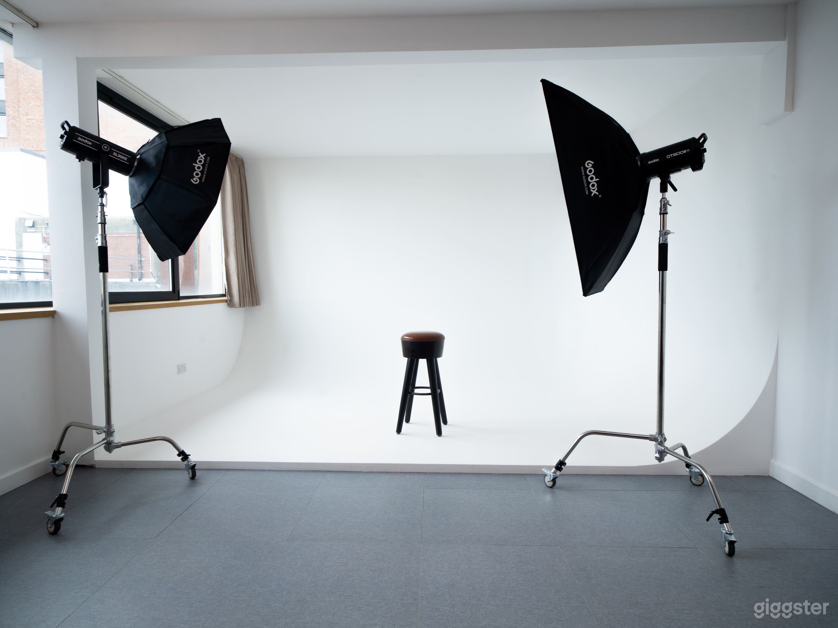 Natural Light White Cyc Studio – Studio 1 Photo 2