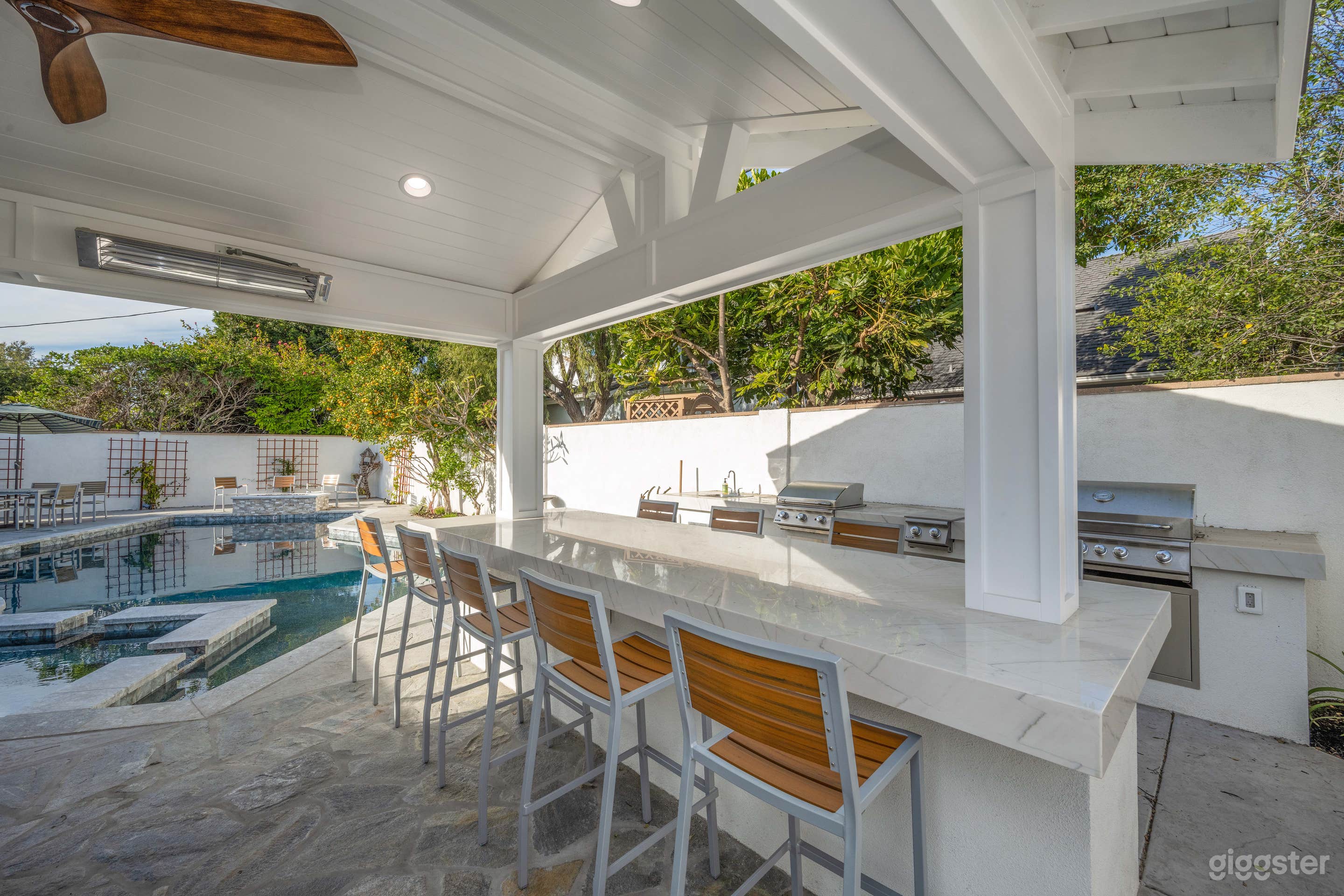 Outside bar with BBQ, Griddle, Burner, Sink and seating