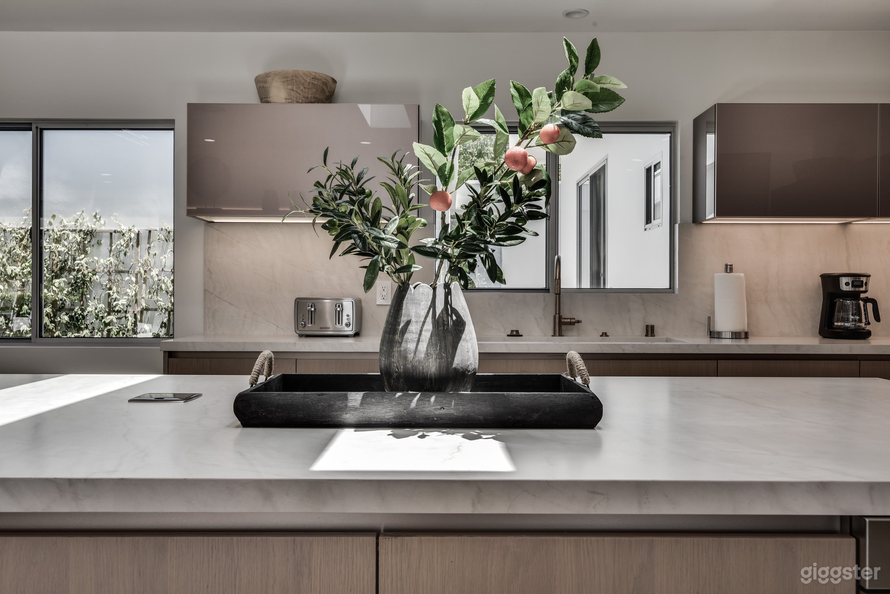 CALIFORNIAN ELEGANCE: TROUSDALE GEM FOR PRODUCTION Photo 2