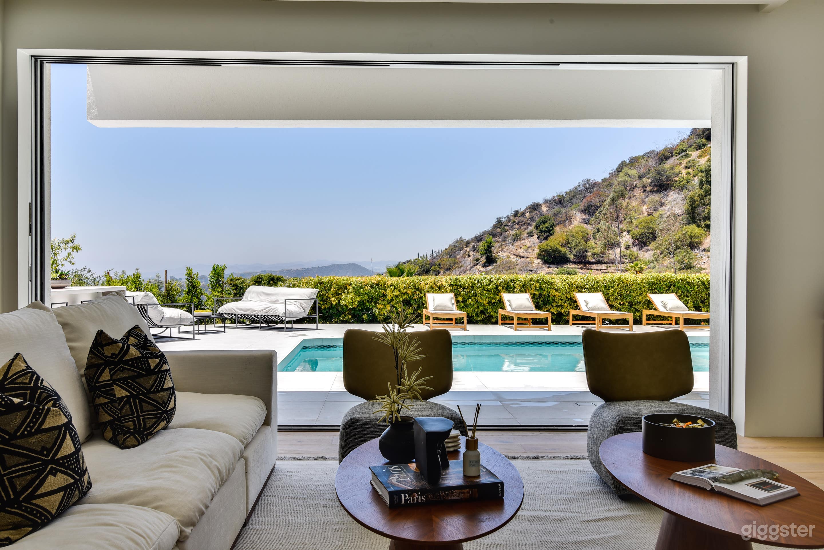 CALIFORNIAN ELEGANCE: TROUSDALE GEM FOR PRODUCTION Photo 3