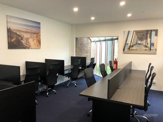 Modern Meeting Room in Collingwood Photo 2