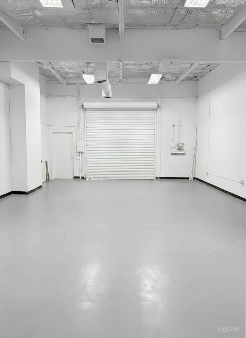 Minimal Warehouse Studio with Office &amp; Lobby Photo 4