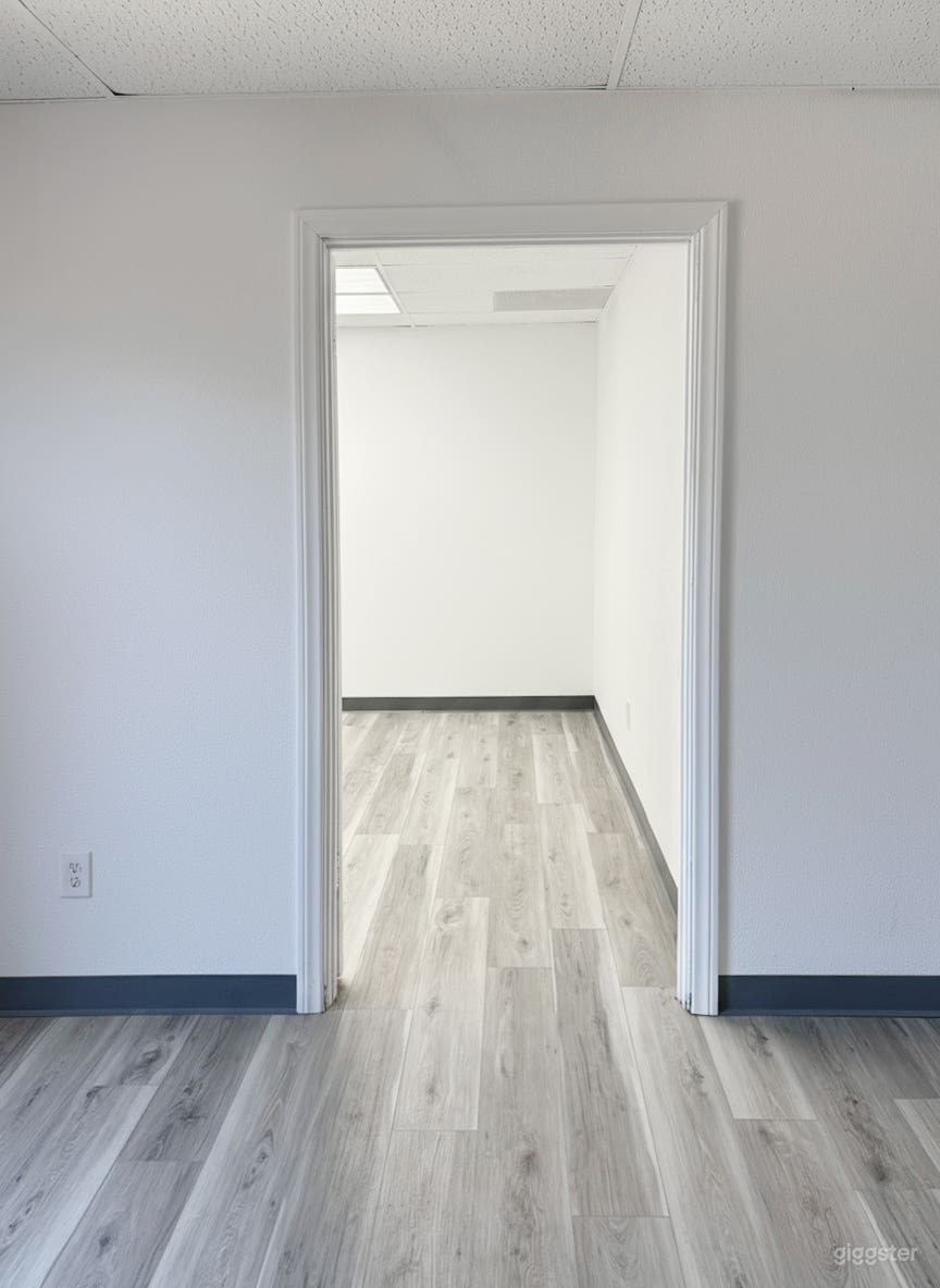 Minimal Warehouse Studio with Office &amp; Lobby Photo 2